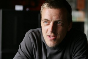 Kārlis Kazāks – latviski un kodolīgi