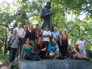 Noslēdzas latviešu-igauņu literātu gājiens no Rīgas uz Tartu