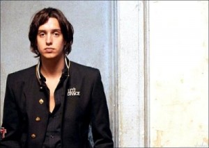 Grupas „The Strokes” līderis gatavojas solo tūrei „Disney” pasaulē