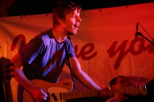 Foto no Positivus festivāla atskaņas ballītes Peldošajā darbnīcā