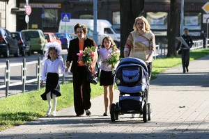 Atbalsta bērnu skološanu no sešu gadu vecuma