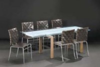 Stikla mēbeļu šarms