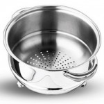 Katli, pannas un citi trauki virtuvē