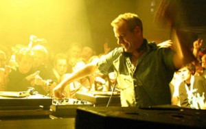 "Fatboy Slim" ierakstīs albumu ar Deividu Bērnu un Martu Veinraitu