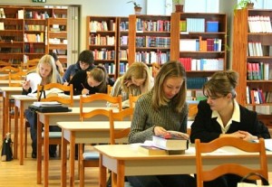 Budžeta vietas augstskolās tomēr sola saglabāt