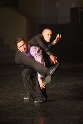 Oktobra beigās notiks fiziskā teātra projekta „Mannersache” Latvijas pirmizrāde