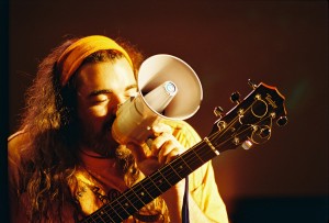 "Bardu Rudens" izskan ar dziesmās par emigrāciju, mīlu un atmodu