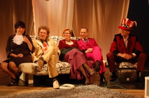 Uz komēdiju “Vakariņas ar muļķi” aicināti visi deputāti un prezidents