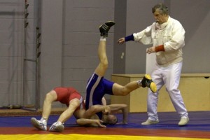 Veiksmīgi startējuši jaunie Liepājas cīkstoņi