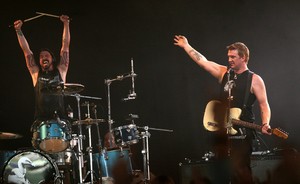 Šonedēļ Apvienotajā Karalistē klajā laistie jaunie singli un albumi