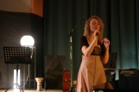 Foto no Elīnas Starķes solokoncerta "Laimes bērni"