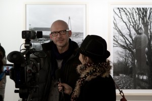 Foto no izstādes „Neparasta vieta” atklāšanas