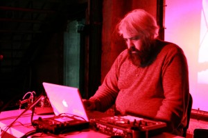 Kosmonauti ar skanošiem dzelžiem. Džeisons Juriks un Ecstatic Sunshine