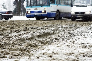 Rīgas ielas tiek attīrītas no sniega