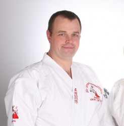 AIKIJUJUTSU cīņas māksla ir filozofija, nevis vienkārša kaušanās