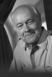 Mūžībā aizgājis Latvijas Nacionālā teātra aktieris Ēriks Brītiņš