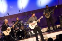 Ķīmijas kurss ne tikai vidusskolām. „Acoustic Alchemy” Lielajā ģildē