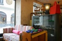 Atvērta mājīga vietiņa ar vecmāmiņu skapjiem un bufetēm