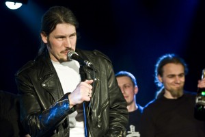 Pirmās balvas metālā ir sadalītas