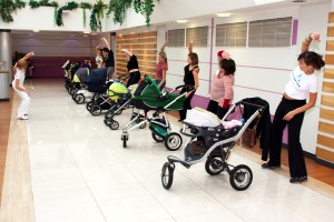 Notikušas pirmās Ratiņmammu organizētās vingrošanas nodarbības