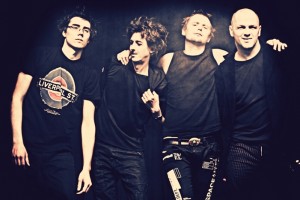 „Sunny Melody” mūzikas bārā koncertēs grupa „Dzelzs Vilks”.