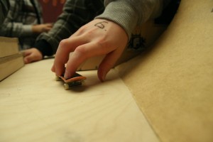 Noskaidroti pirmie Latvijas čempioni fingerbordā