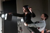 Izrādi “Uz nokaitēta jumta”  martā iespējams noskatīties tikai divas reizes