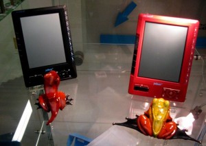 Akcijas “Uzmanību! Džeki lasa!” piedāvā iepazīties ar eLasītājiem