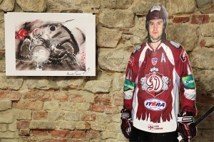 Foto: Dinamo Rīga hokejistu mākslas darbu izstāde