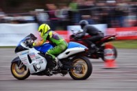 Ātrums un dūmi dragreisa sezonas atklāšanā Biķerniekos