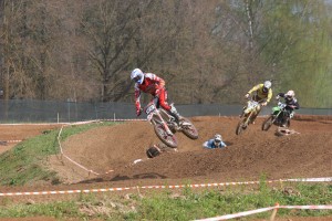 Latvijas Čempionātā motokrosā vadībā izvirzās Niks Apfelbaums