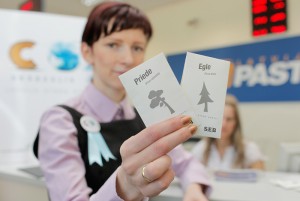 Akcijā "Skābeklis" 840 Latvijas skolām izsūtītas egļu un priežu sēklas