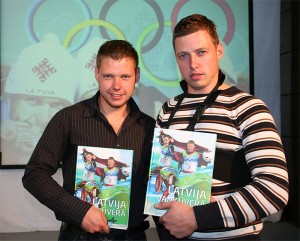 Prezenteta grāmata "Latvija Vankūverā”