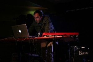 Zeme, kuras nav. Tims Hekers un Kaspars Groševs