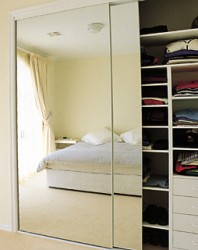 Bīdāmo durvju saturs