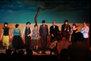 Rīgā pirmzirādi piedzīvojusi pasaules slavenās Semjuela Beketa traģikomēdija „Gaidot Godo"