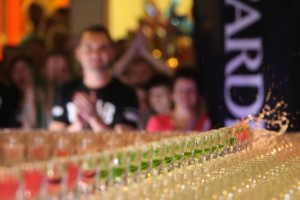 Publicēts domino šotu šova Pasaules rekorda video