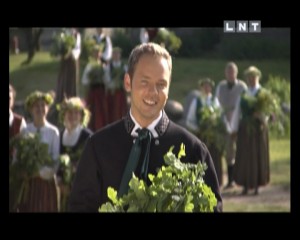 LNT aicina jau šo svētdien pīt Lielāko Jāņu vainagu