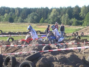 Pirmajā posmā uzvar Jānis Vinters un Ainārs Karro