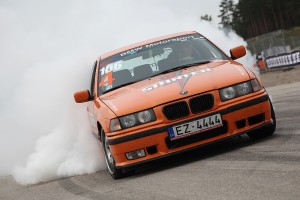 Foto no autoslaloma sacensībām Gymkhana.lv