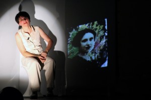 "Dīvainību kambaris" bez dīvainībām. "Delta Ensamble" Ģertrūdes ielas teātrī