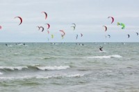 Baltijas labākie kaitbordisti arī šogad tiksies gada lielākajā pasākumā „Samsung Wave Kite Party 2010"