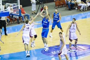 Vīriešu izlasei dramatiska uzvara pret Itāliju