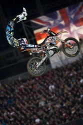 Levi Šērvuds uzlādē Red Bull X-Fighters Londonā