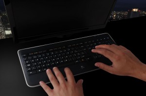 Logitech atklāj jauno izgaismoto tastatūru