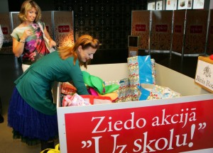 Labdarības akcijā „Uz skolu!" vāks ziedojumus maznodrošinātiem bērniem