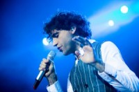 Puisēns uz zārka. Mika koncertē Arēnā Rīga