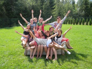 Aktīvākie Latvijas jaunieši aicināti uz tasi tējas