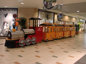 Tirdzniecības parka „Alfa" telpās kursēs elektrobānītis