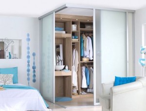 Ērtībām un vietas ekonomijai- bīdāmās durvis